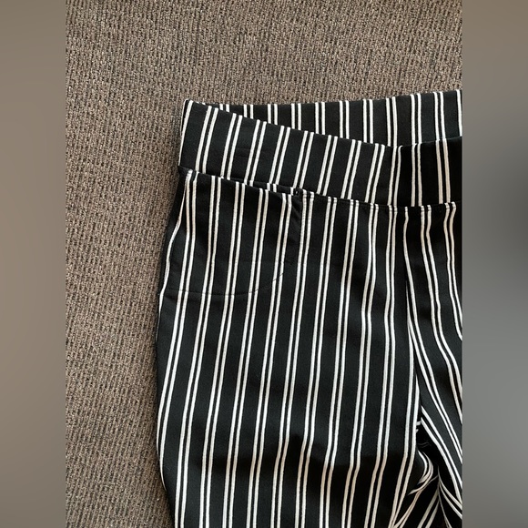 cropped pant with flare leg - Picture 3 of 7